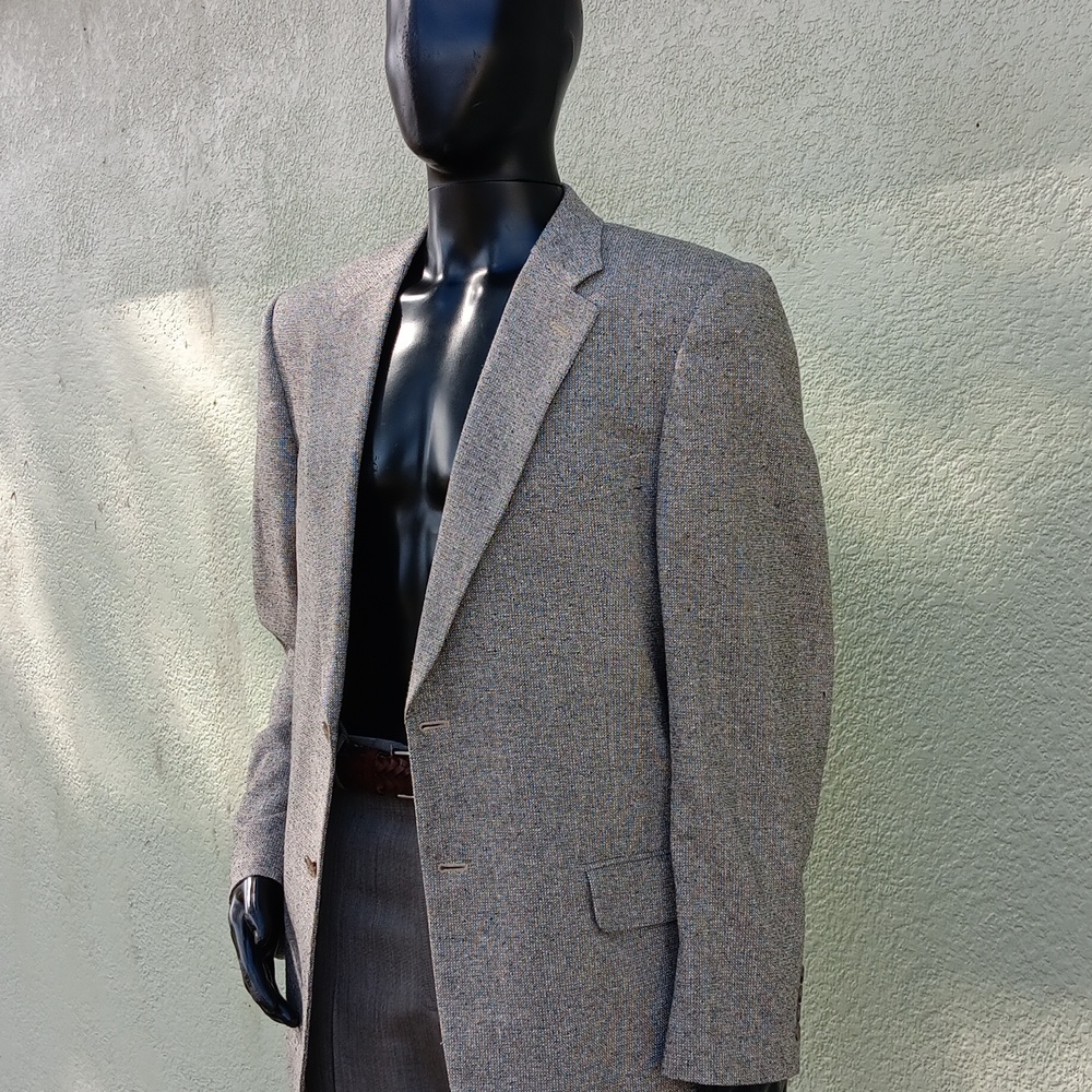 NEW ENGLAND COLLECTION MEN'S PURE SILK LUXURY (2) BUTTON BLAZER